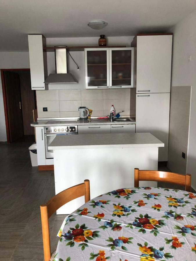 Apartman Lucija *